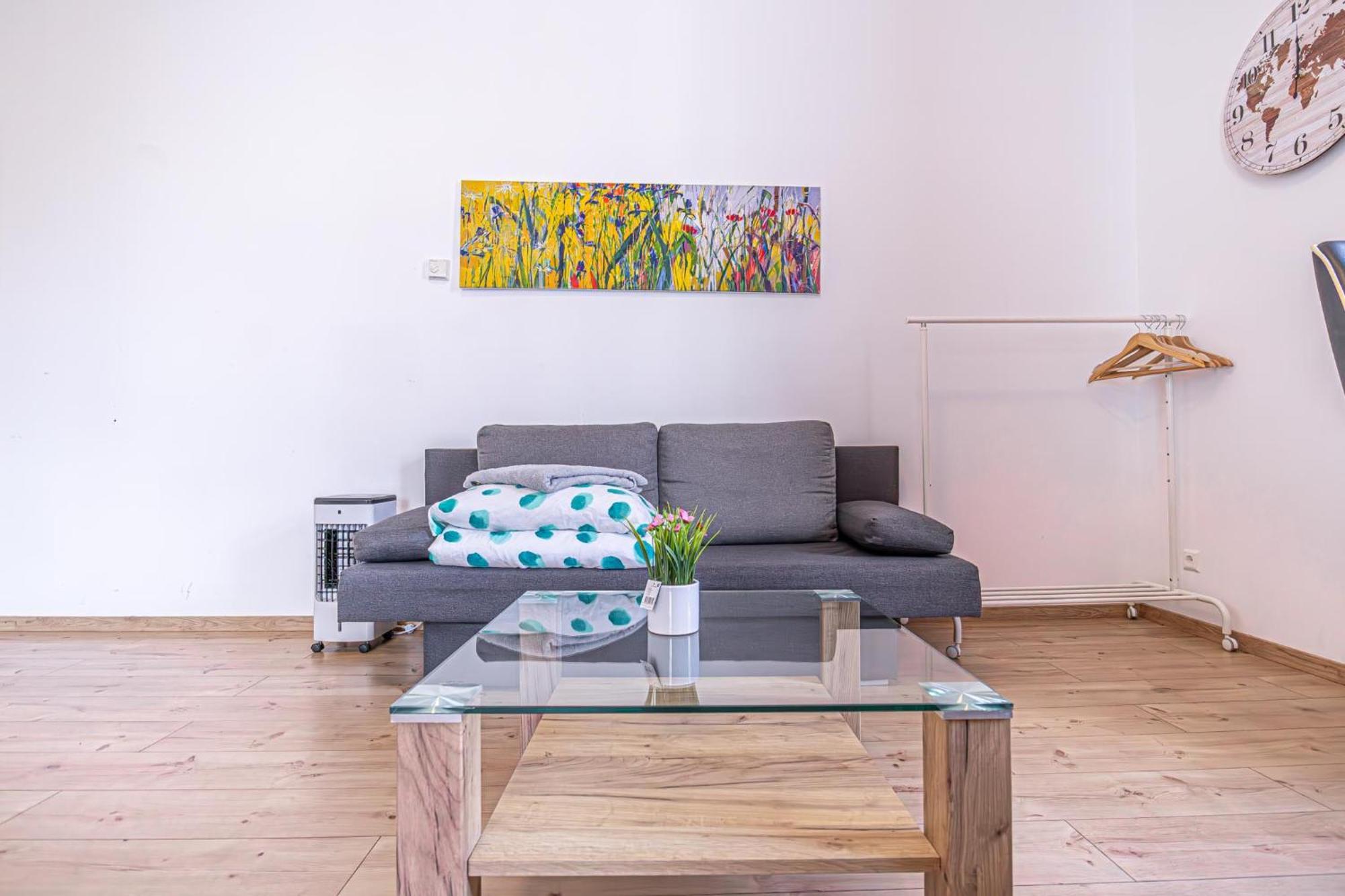 6 Min To Amusement Park - Economy Rooms In Shared Apartment Bécs Kültér fotó