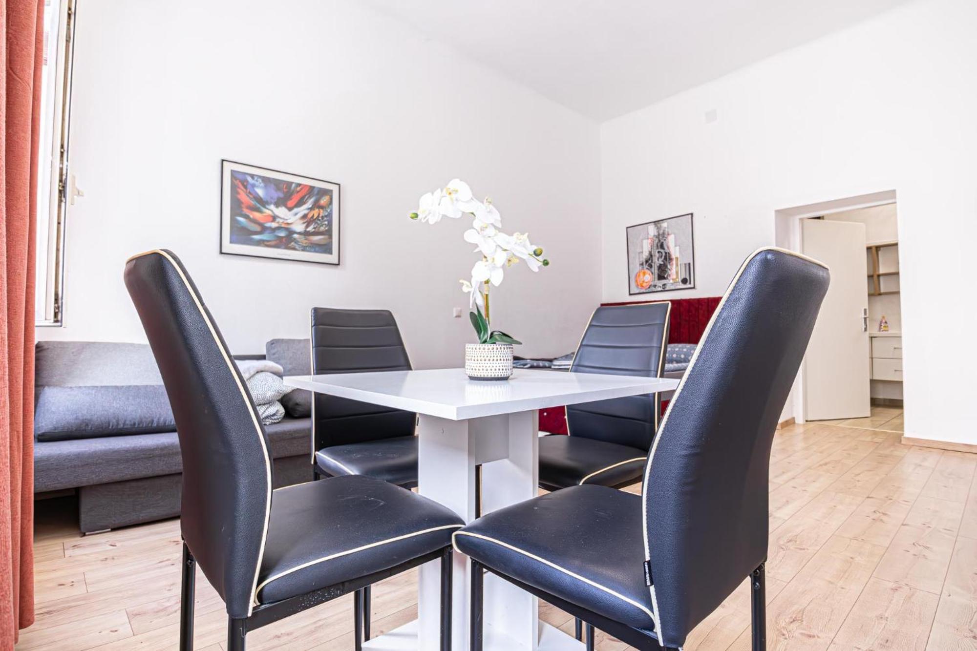 6 Min To Amusement Park - Economy Rooms In Shared Apartment Bécs Kültér fotó