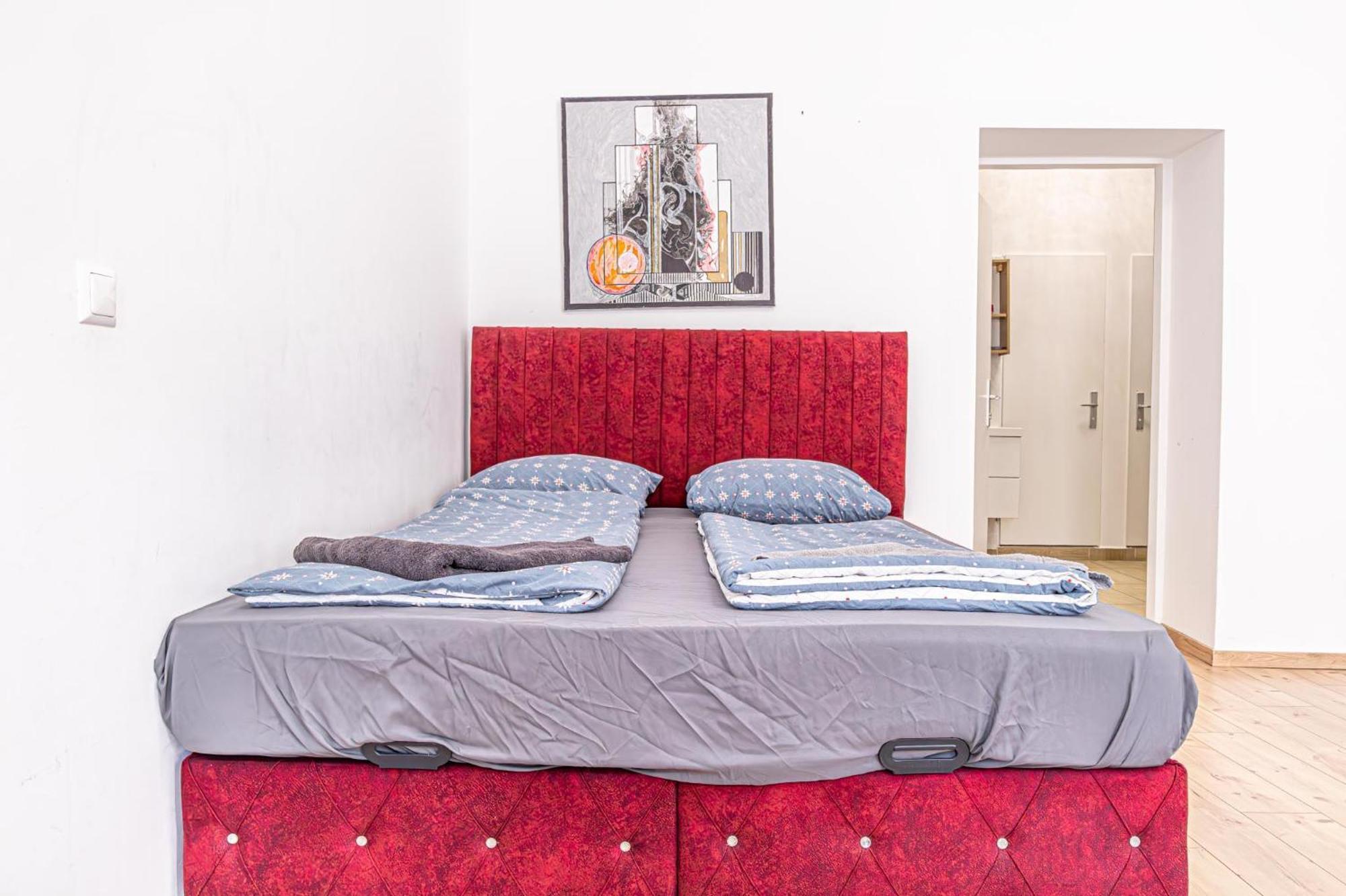6 Min To Amusement Park - Economy Rooms In Shared Apartment Bécs Kültér fotó