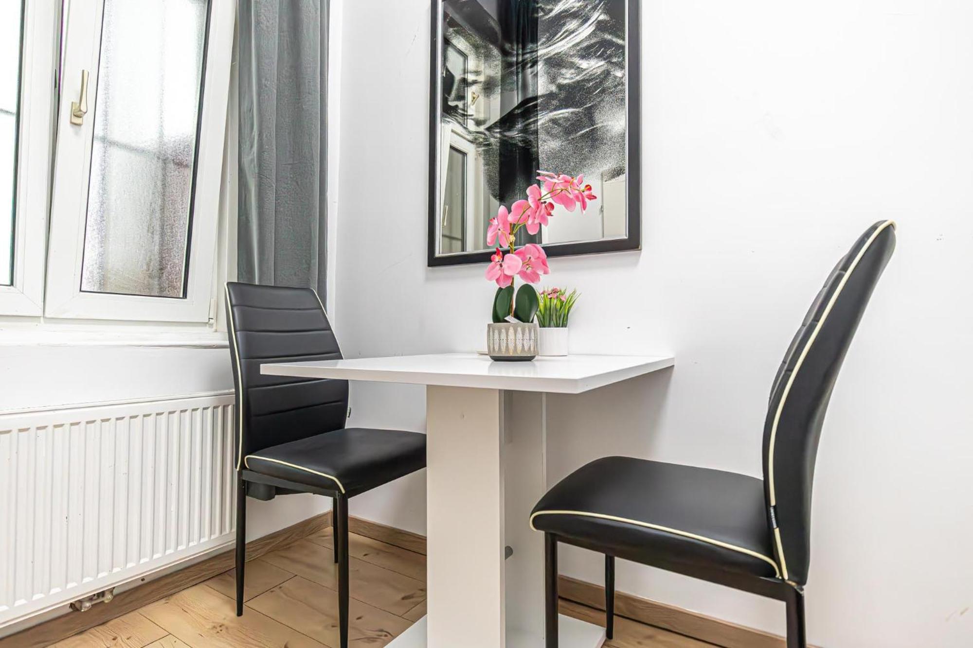 6 Min To Amusement Park - Economy Rooms In Shared Apartment Bécs Kültér fotó