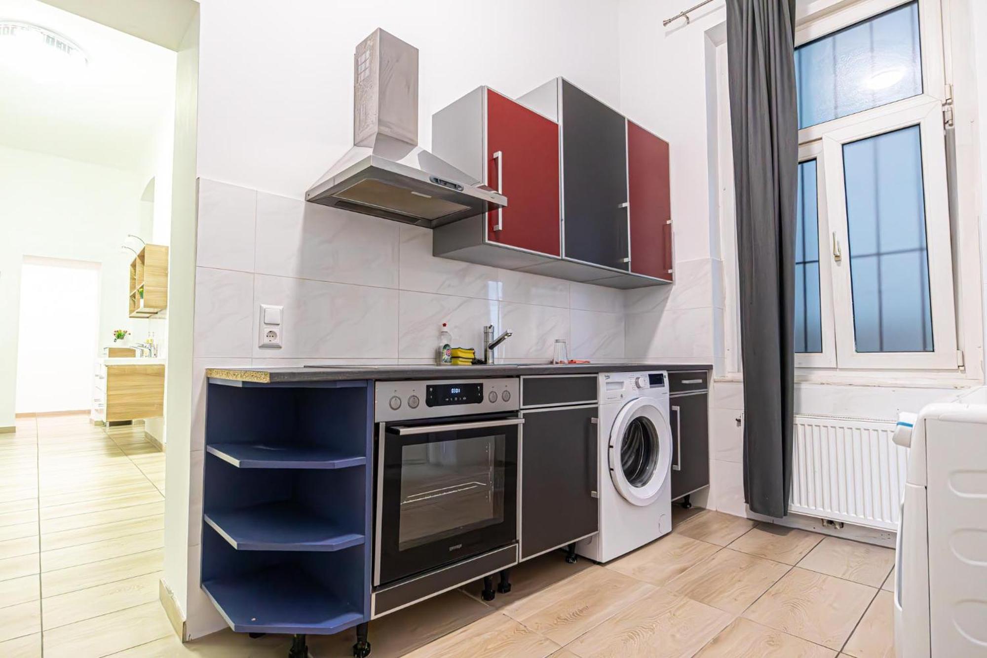 6 Min To Amusement Park - Economy Rooms In Shared Apartment Bécs Kültér fotó