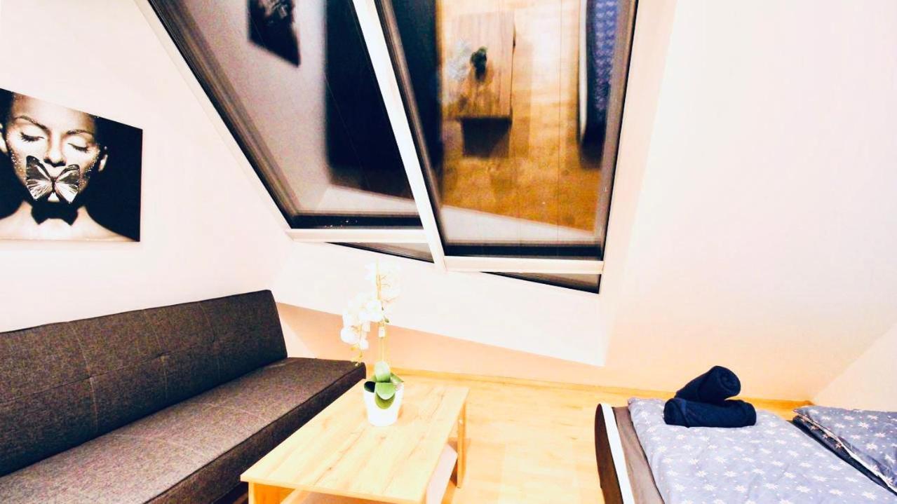 6 Min To Amusement Park - Economy Rooms In Shared Apartment Bécs Kültér fotó