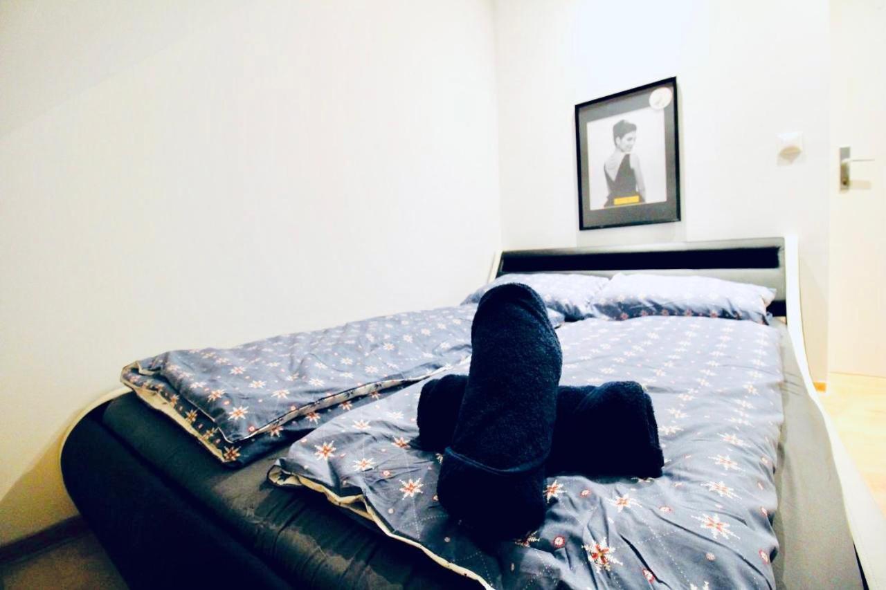 6 Min To Amusement Park - Economy Rooms In Shared Apartment Bécs Kültér fotó