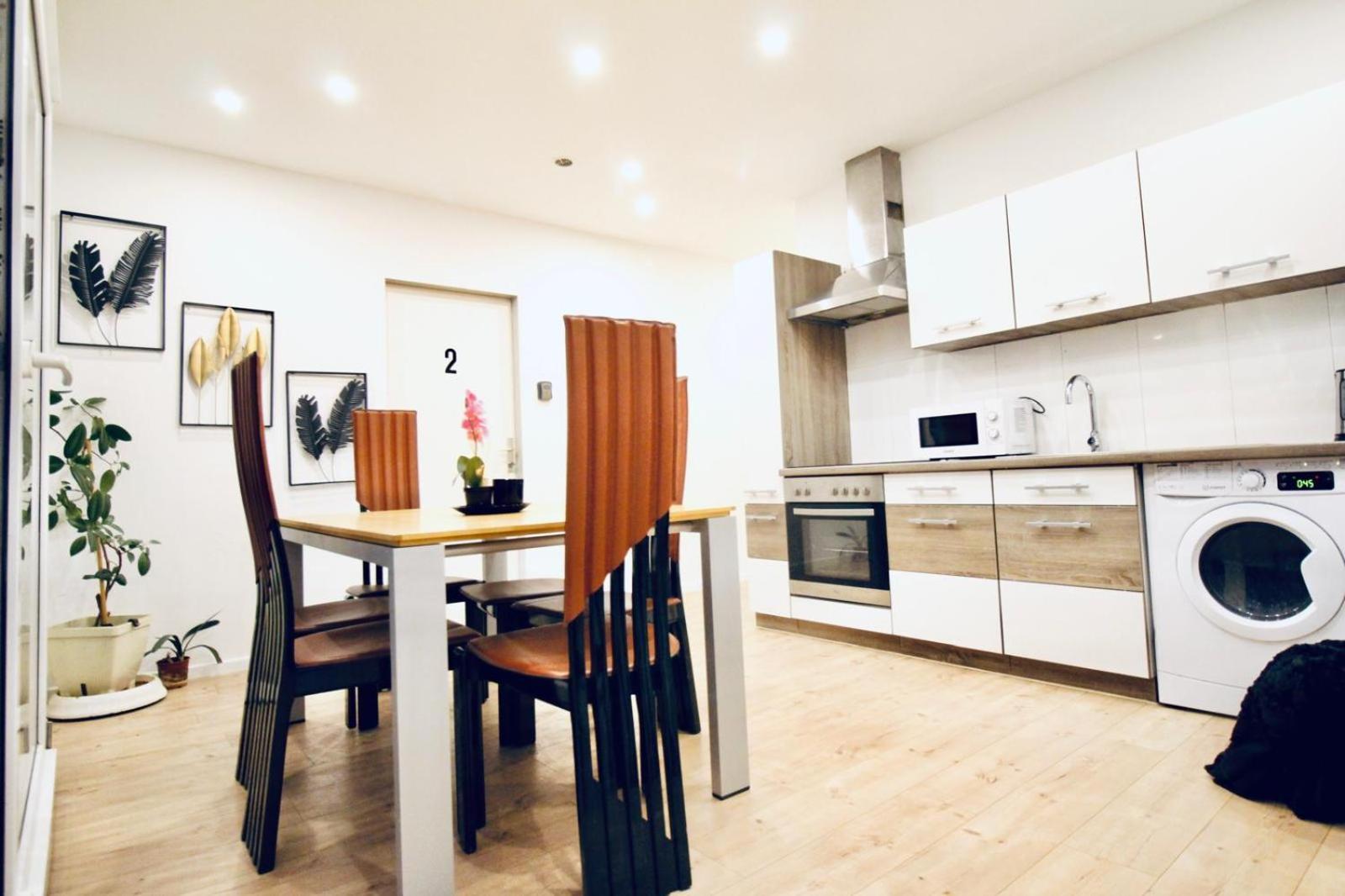 6 Min To Amusement Park - Economy Rooms In Shared Apartment Bécs Kültér fotó