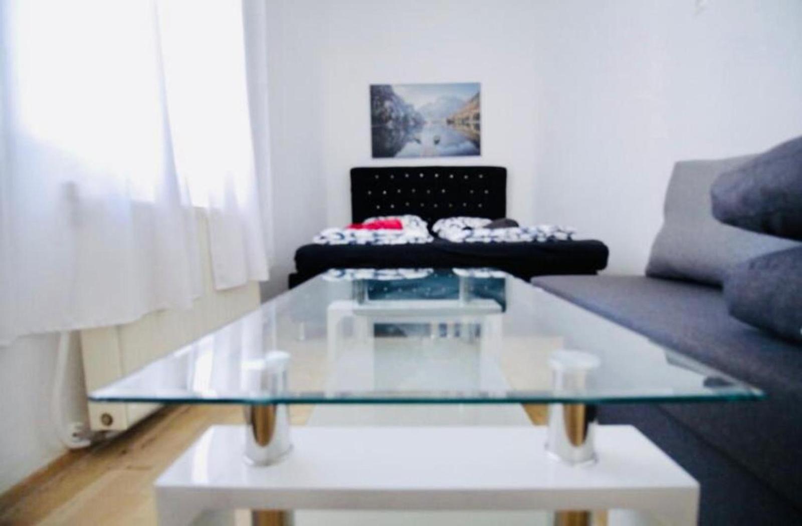 6 Min To Amusement Park - Economy Rooms In Shared Apartment Bécs Kültér fotó